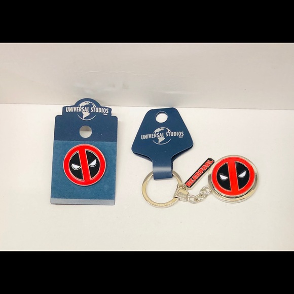 Universal Studios Deadpool pin spinnning keychain